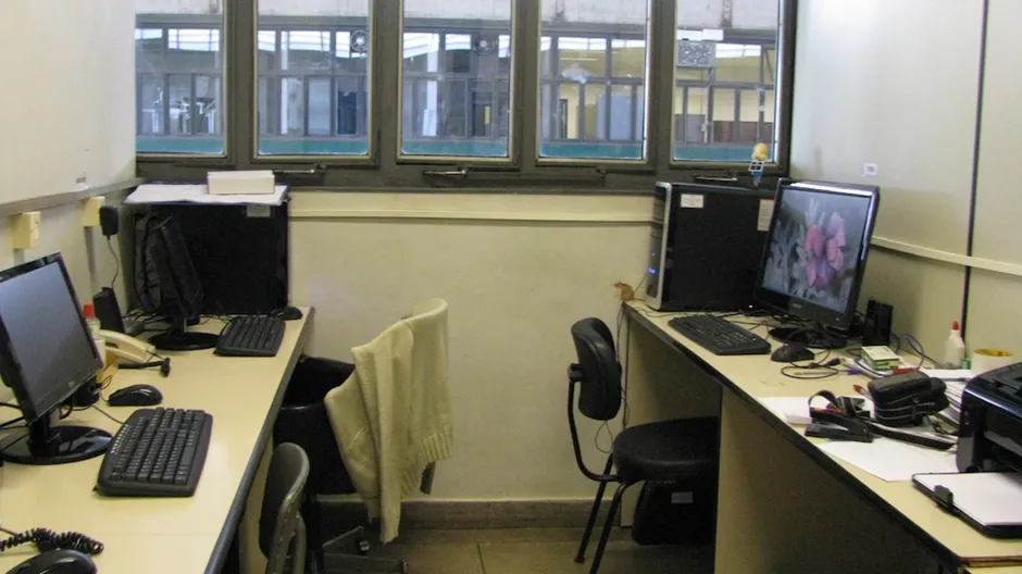 First LabMol computing room, desk view